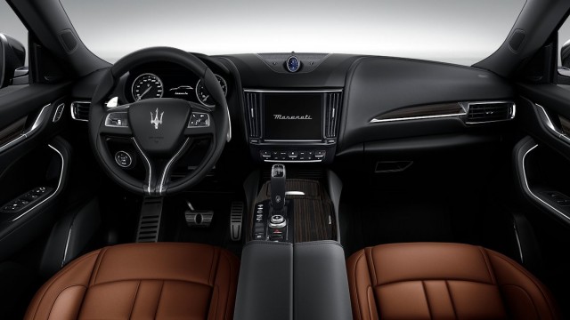 Изображение 2: Maserati Levante 2021 GranLusso
